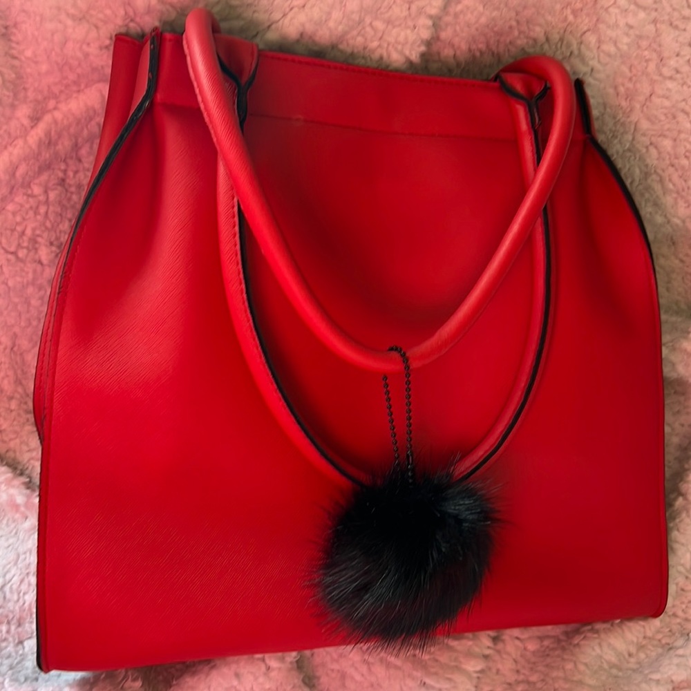 Red tote (free with any 150$ purchase)